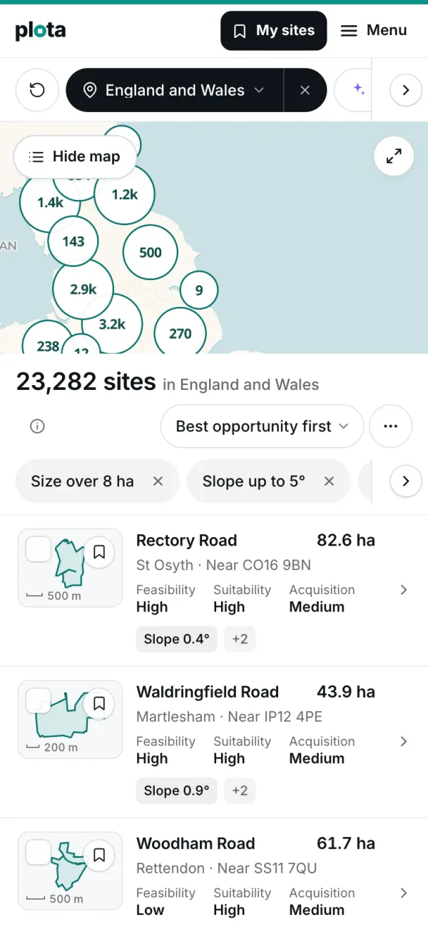 The land search on a phone: the map as a strip at the top and site cards below it, each with size and three ratings.